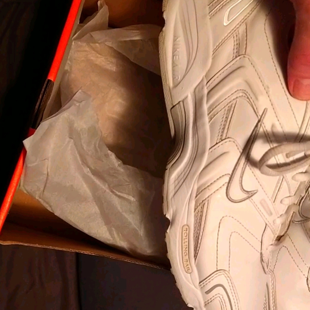 COPY - Like New Men's white NIKE AIR 10